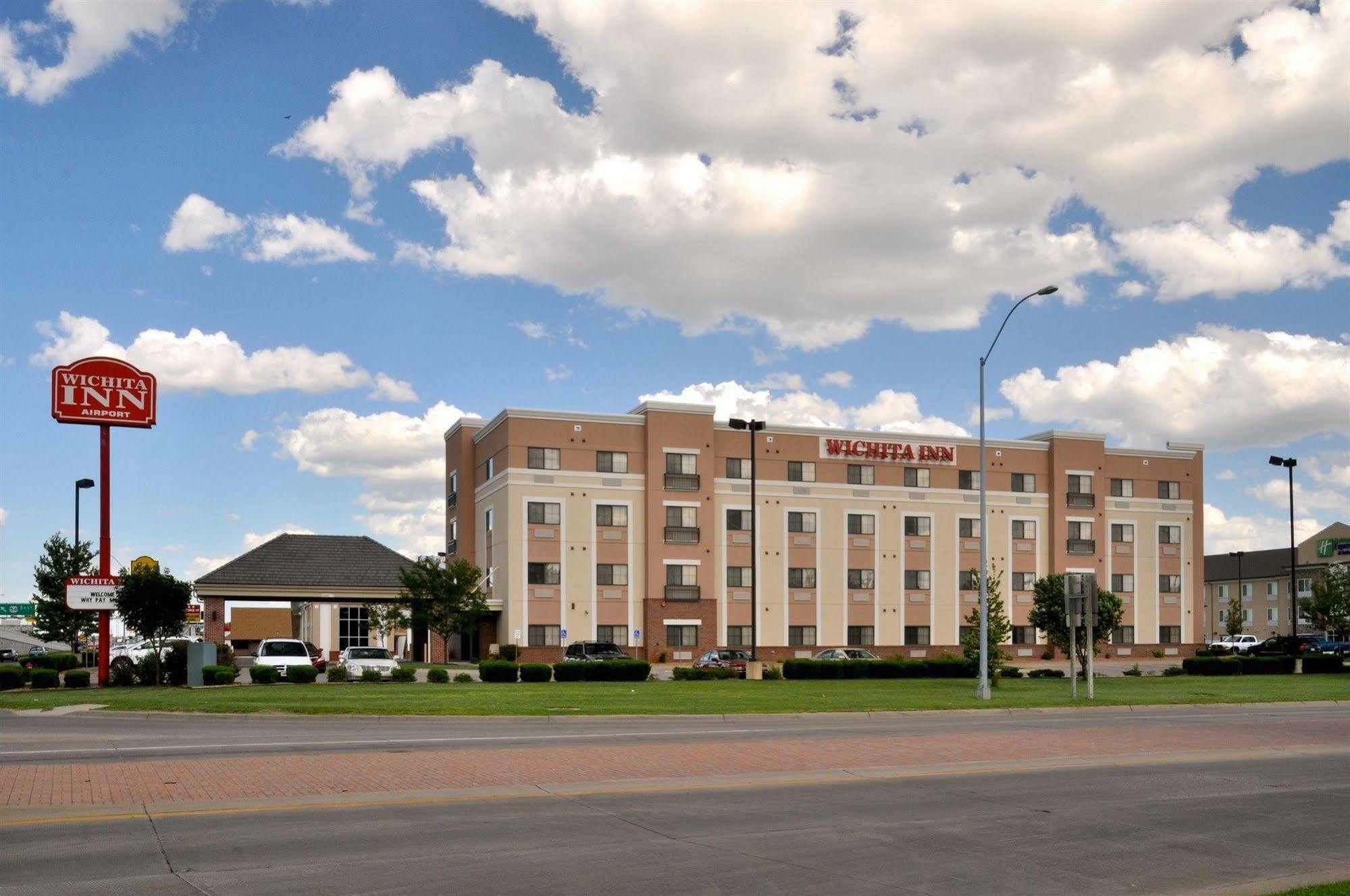 La Quinta By Wyndham Wichita Airport Hotel Luaran gambar